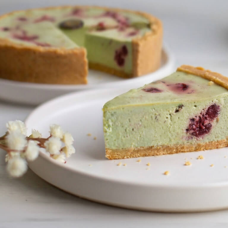 Raspberry Matcha Cheesecake - Cheesecakes - Baked cakes - Zdjęcie 1